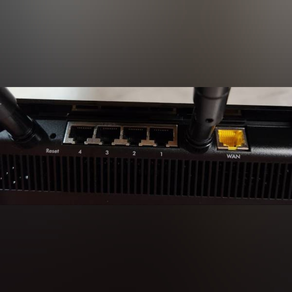 NETGEAR Nighthawk Smart Wi-Fi Router, R6700 - Picture 7 of 7